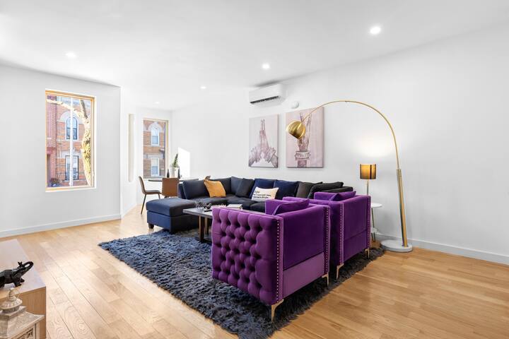 NEW |Mural, Yard +Gameroom |3BR 3BA | Host(Onsite) gallery image 4