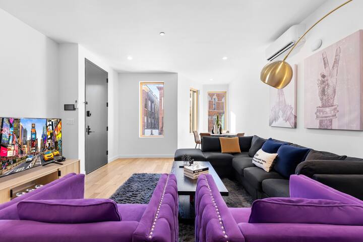 NEW |Mural, Yard +Gameroom |3BR 3BA | Host(Onsite) gallery image 5