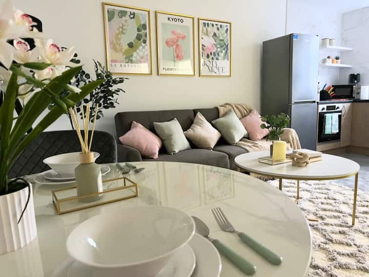 Artistic 2 Bed Flat In Bolton City Centre - Bolton