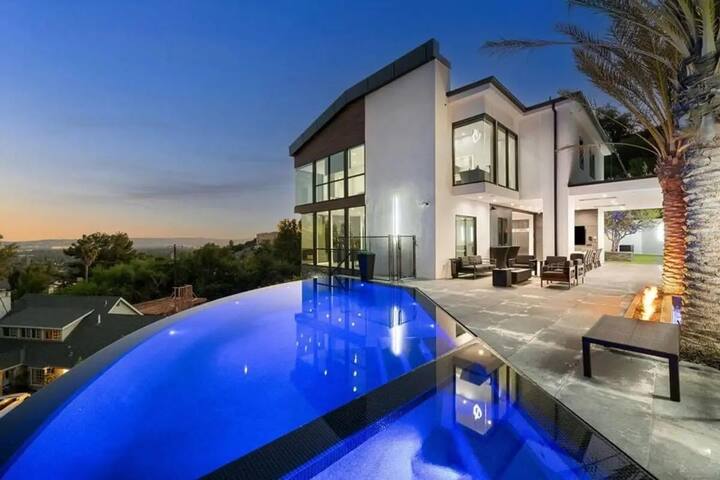 Ultimate Luxe Getaway | 5000 sq ft w/ Spa & Views