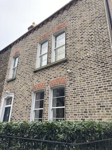 Elegant & Central Georgian House