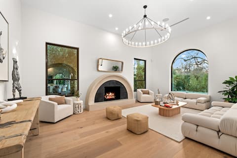 Top Airbnb: Impeccable New Construction Spanish Contemporary in Beverly Grove