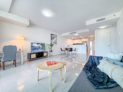 Top performing Airbnb: Large 3-Brs Apt in a Mascot with 2 x Parking in Mascot