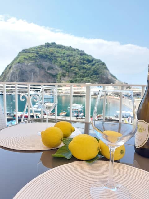 Beautiful house by the sea and beach. Breathtaking view.