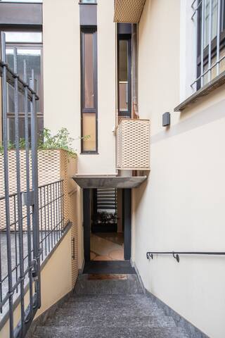 Luxury apartment in Duomo gallery image 2