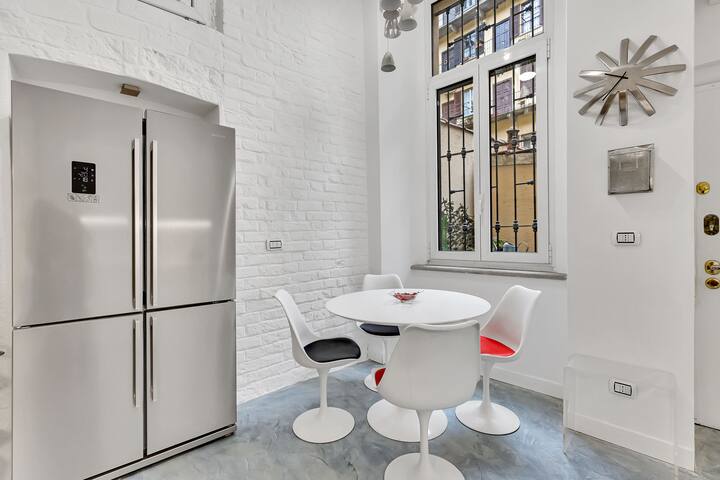 Design & Eclectic|Exclusive Garden 10 min to Duomo gallery image 3