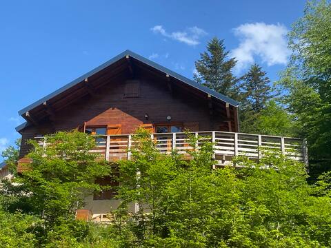 Large independent chalet for 8 people