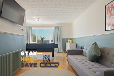 Large Modern 3 Bed | Pool Table | FREE Parking