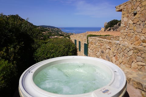Villa Rocce OndaTURCHESE with jacuzzi and sea view