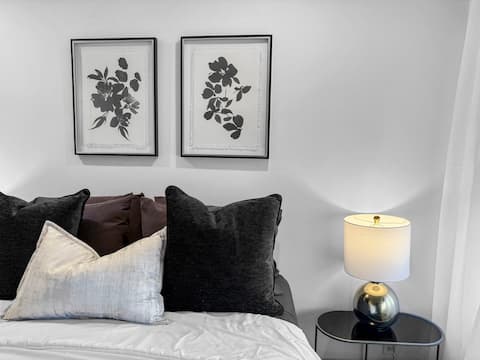 Private Queen Hotel Suite 205