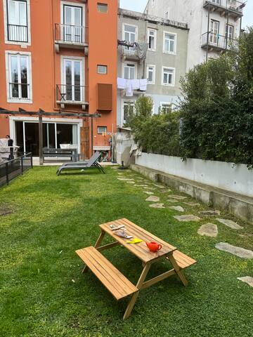 4BR,Pool,Garden & Parking in Santos Central Lisbon gallery image 4