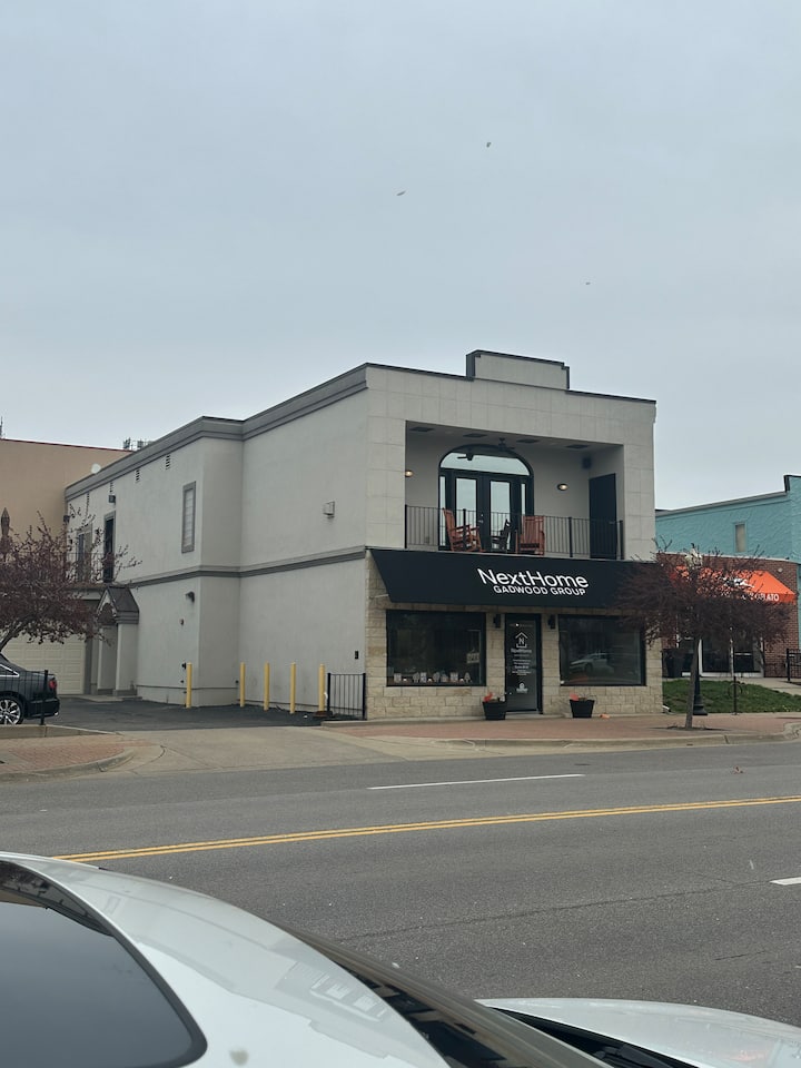Modern Chic Loft | Shawnee KS