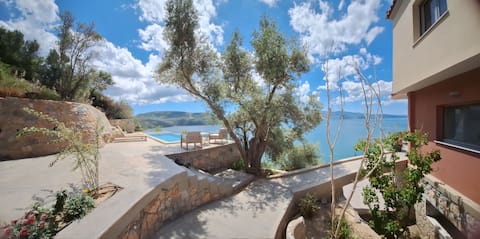 Twostorey house with amazing view (Aqua)