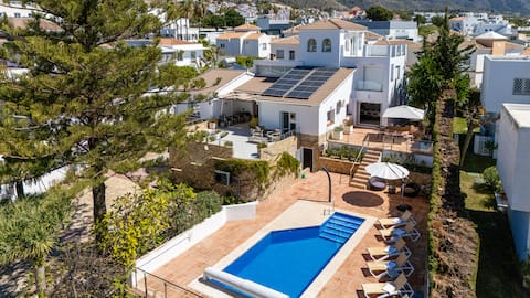 Luxury 5-Bedroom Villa w/Pool, 10min Walk to Beach