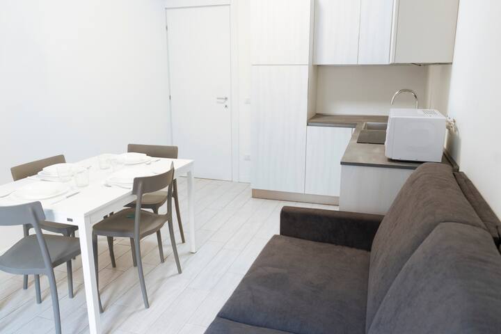 CE6 [Corso Sempione] • Large • Luxury • gallery image 5