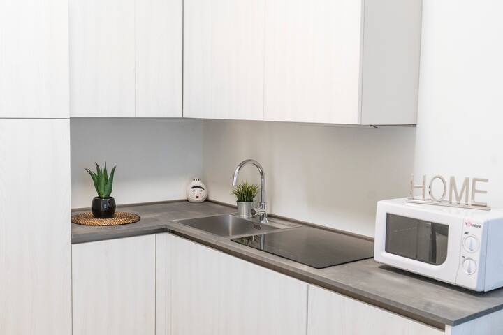 CE6 [Corso Sempione] • Large • Luxury • gallery image 3