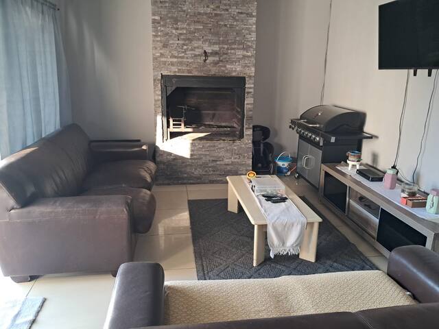 Spacious Home-Quiet area, Kuils river, Cape Town. gallery image 2