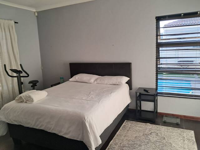 Spacious Home-Quiet area, Kuils river, Cape Town. gallery image 4