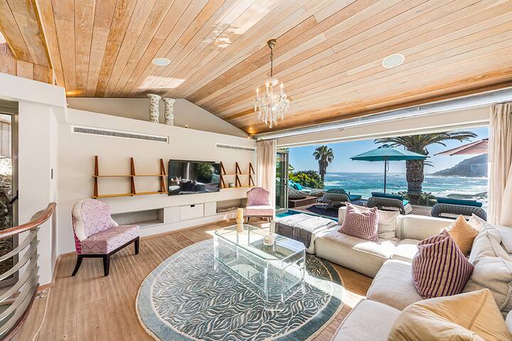 Beachfront / Cinema / Gym / Pool / 4 King Bed gallery image 2