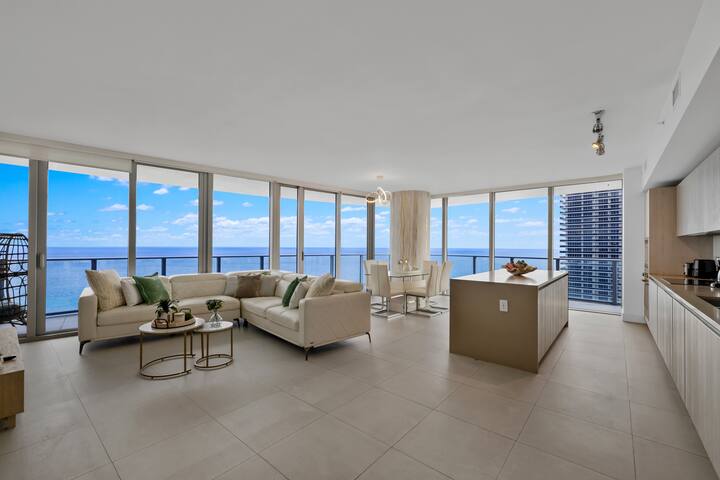 OceanView | Pool | Gym | Fast Wi-Fi gallery image 2