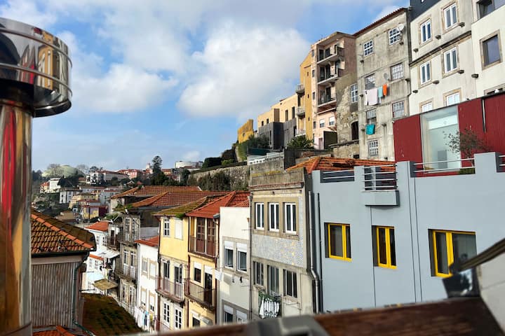 Apartamento Na Ribeira C/ac! Tecto E Preço Baixos! - Porto