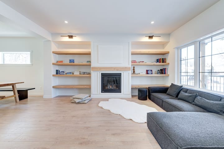 Hygge Haven – Stylish Stay Near The River - 새스커툰