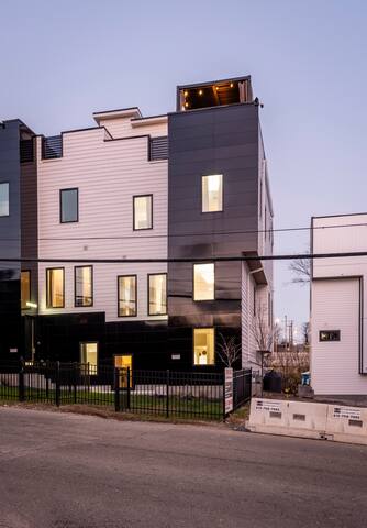 The Golden Manor gallery image 2