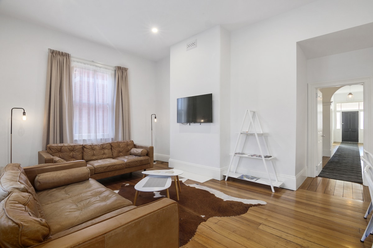 Popular Airbnb listing: House on Grosvenor in Sandy Bay