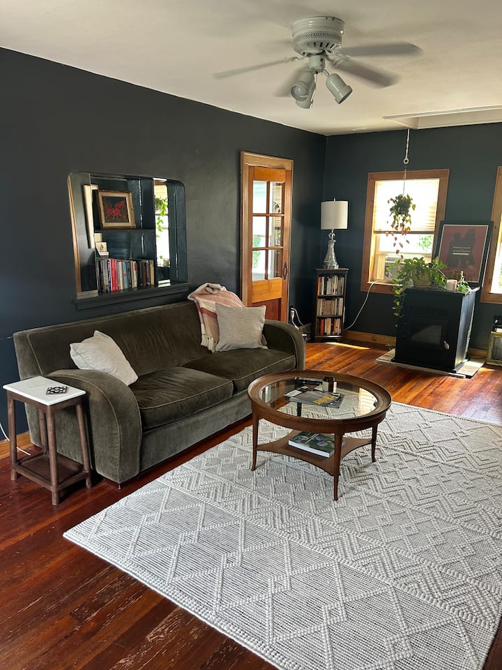 Charming 1930s Bungalow Between Airport & Downtown - Oak Creek, WI