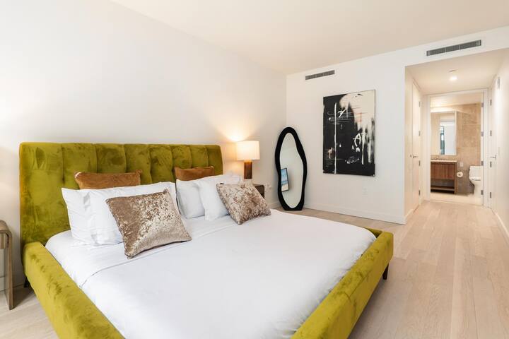 Santa Monica Chic – Upscale 2BR near Beach & Shop gallery image 4