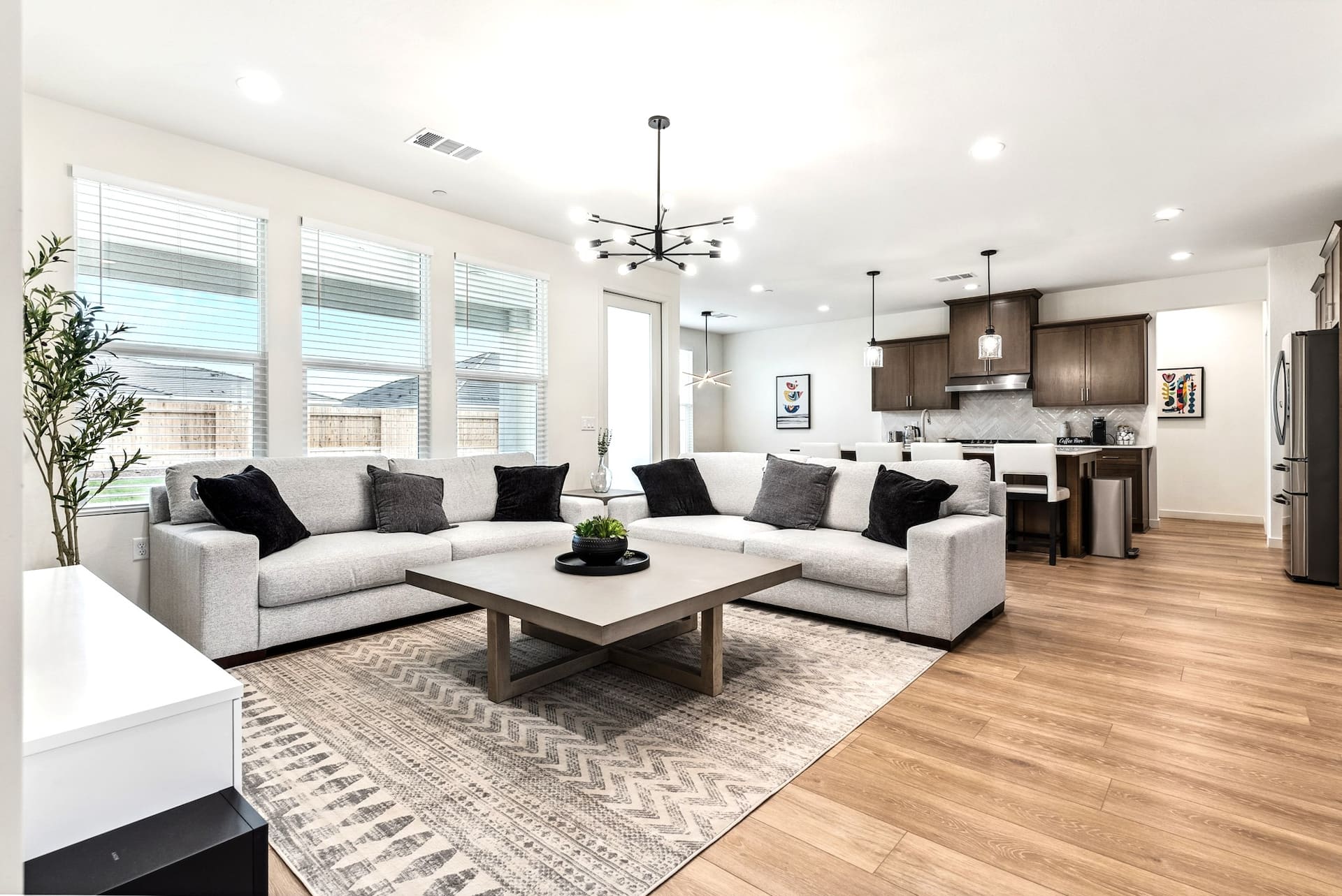 Luxurious 4BR/2BA & Office home