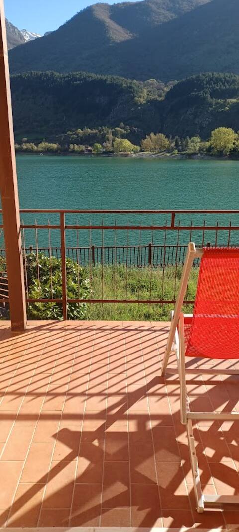 Villa with garden and fireplace on Lake Scanno