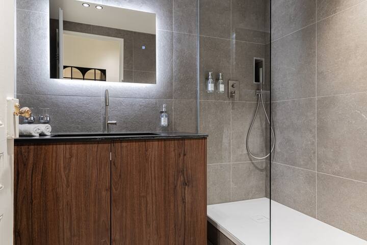 La Suite – Constantine I – 2 bedrooms w/ AC gallery image 5