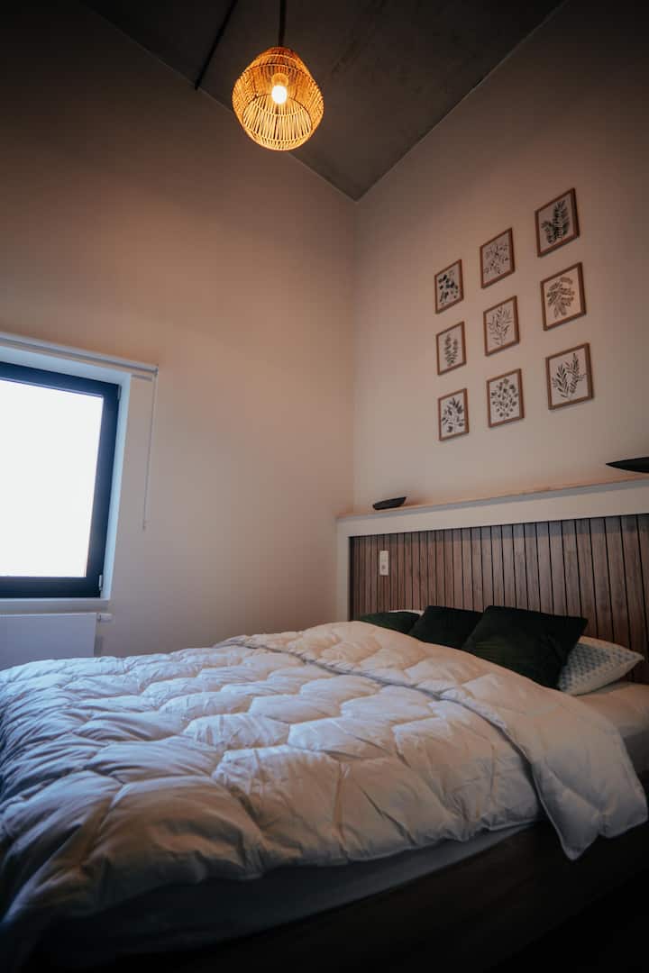 Კომფორტული ორადგილიანი საწოლი