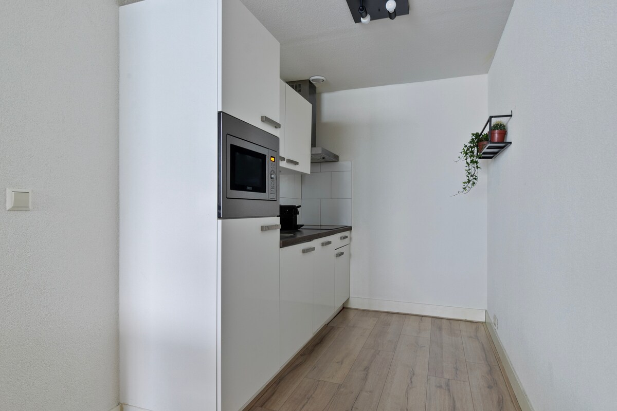 Top performing Airbnb: Central and light apartment in Rotterdam Centrum