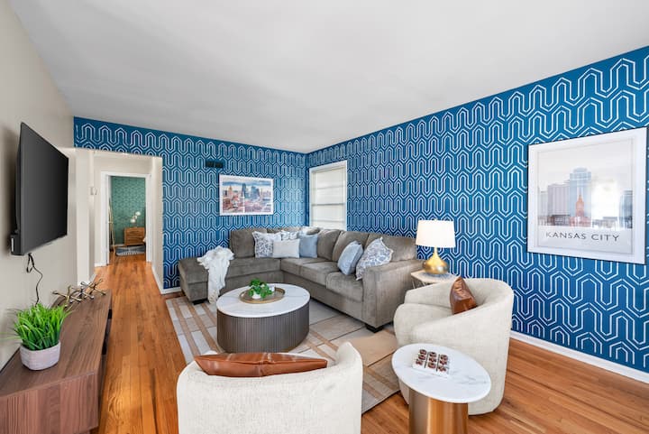 Epic Group Stay| Scenic Hot Tub, Game Rm, Dt Close - Kansas City, KS