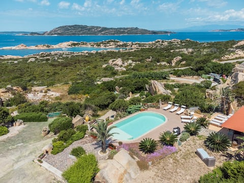 Luxury Private Villa–180° Pool Overlooking the Sea