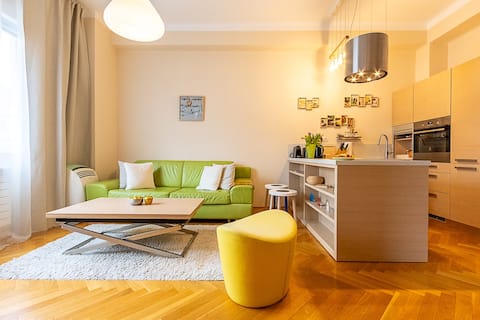 Top Airbnb: Sunny apartment in Praha 10