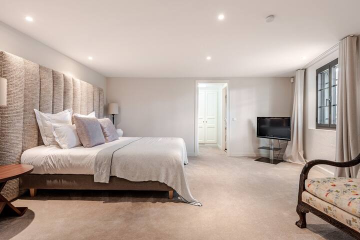 Splendid 11-bedroom property in Mougins