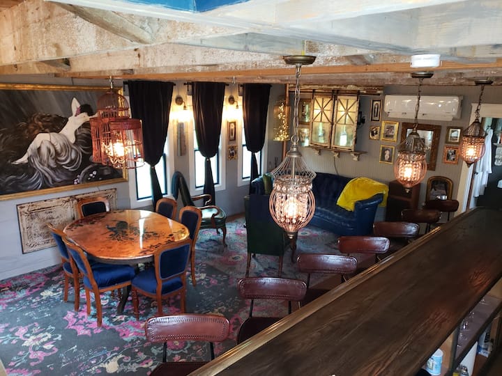 Cedar Oaks Inn, Birdcage Saloon - League City, TX