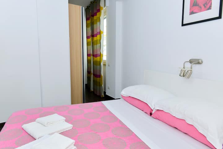 主卧配备浴室和衣柜