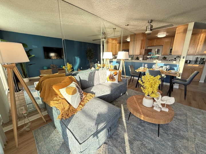 Sandy Beach Getaway W/ Balcony, Pool, & Parking - Torrance, CA