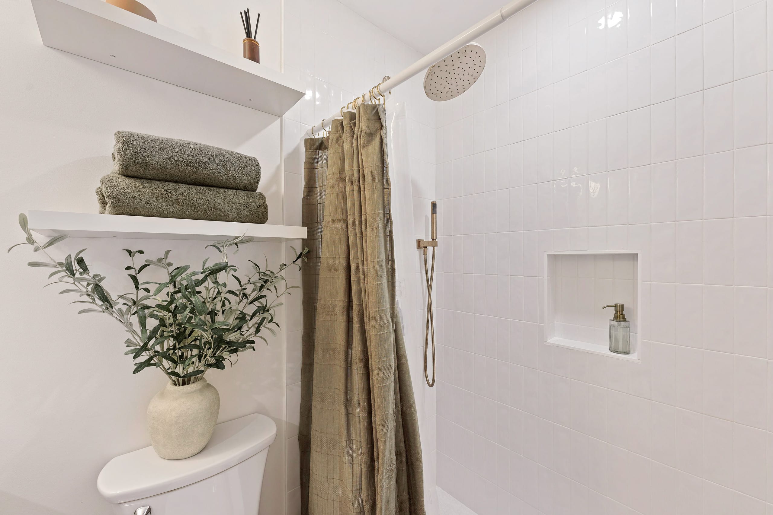 Luxury One BR NEW Remodel! TA-104-613-6320-01 - Image 19