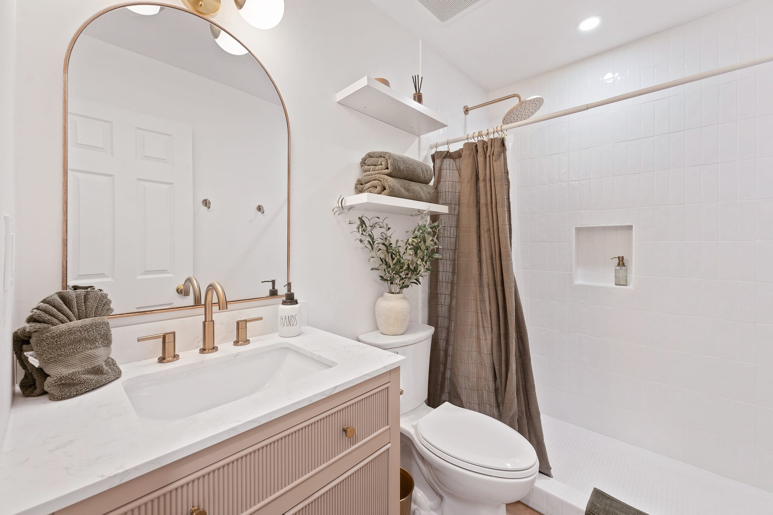 Luxury One BR NEW Remodel! TA-104-613-6320-01 - Image 17