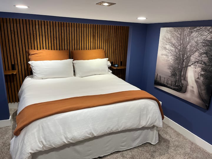 Niža razina. Bračni krevet (širine 180-179 cm)