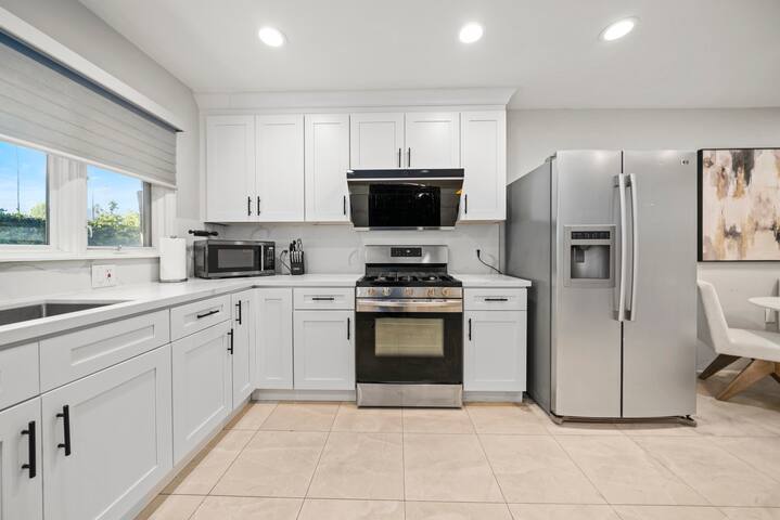 House with Pool – Perfect for Families or Groups! gallery image 2