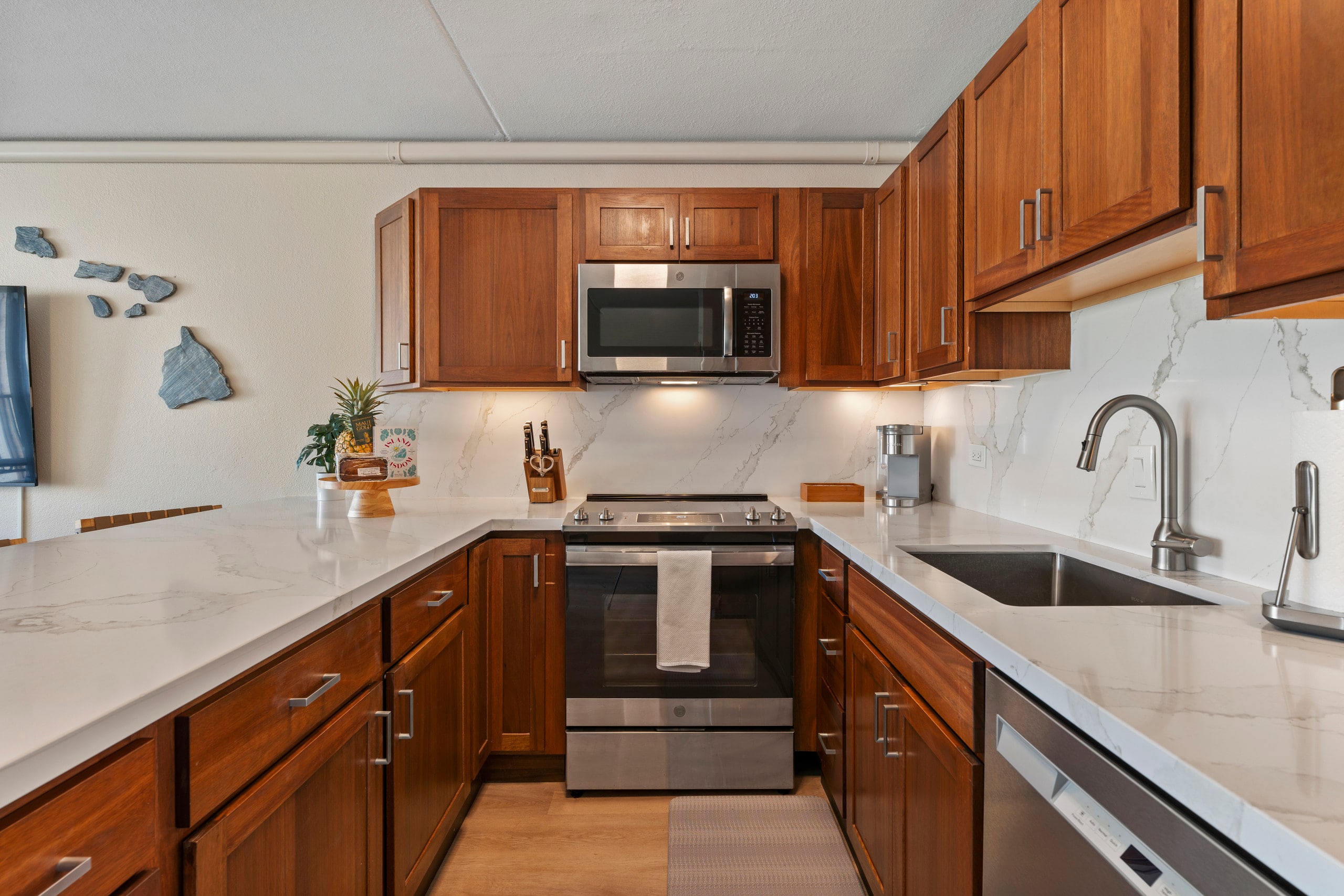 Condo in Kihei · ★4.97 · 1 bedroom · 3 beds · 1 bath - Image 6