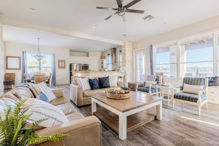 Big Blue on Lake LBJ w/Pool-Spa (Winter Specials) - Houses for