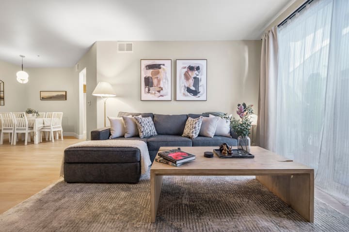 New Luxury 2BR/2BA in Prime Marina Location