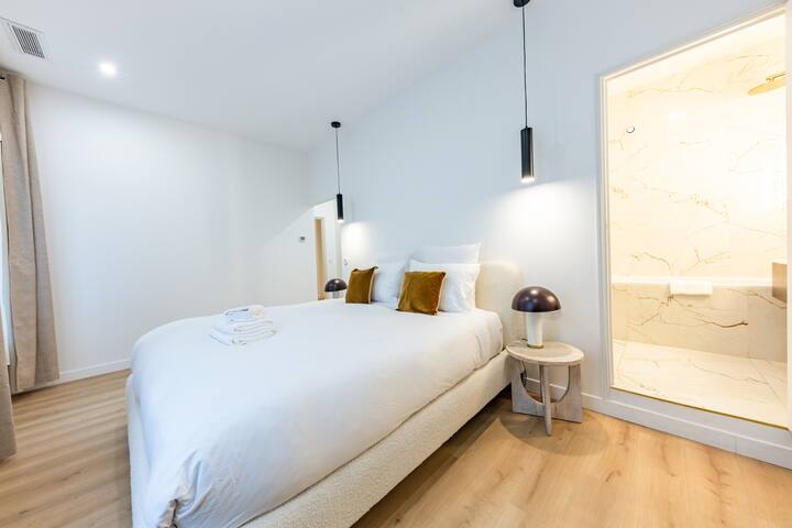 Luxury Rivoli 4 Bed 3.5 Bath by Hotel de Ville/BHV